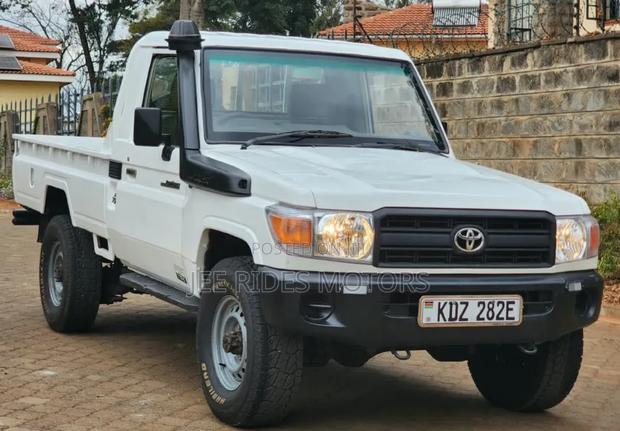 Toyota Land Cruiser 2013 White
