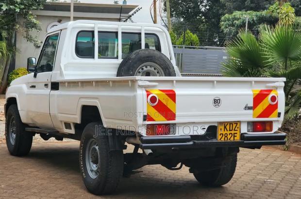 Toyota Land Cruiser 2013 White