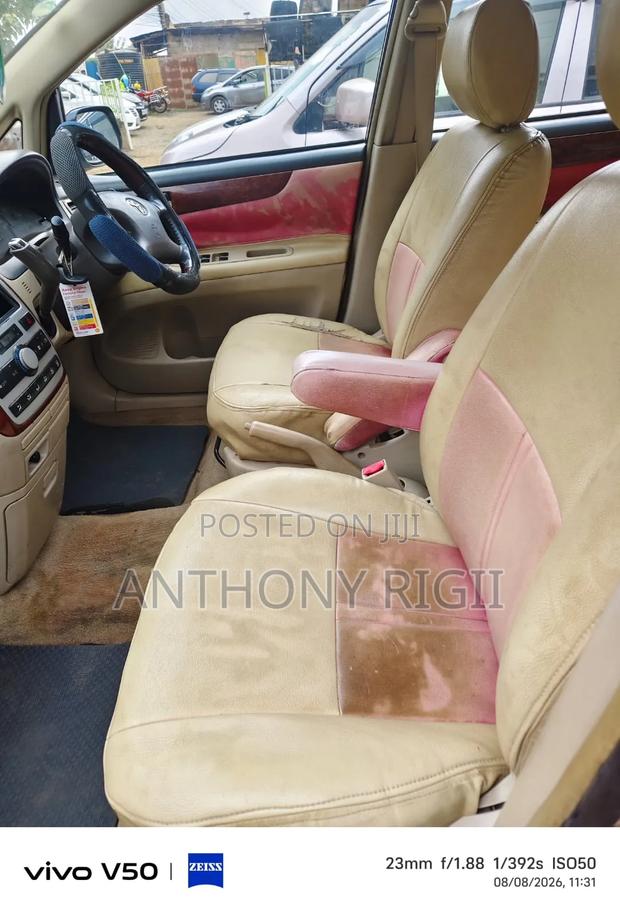 Toyota Ipsum 2004 Gold