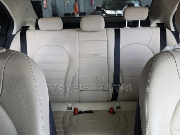Mercedes-Benz C200 2020 Red