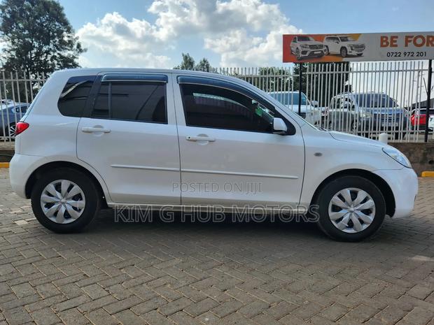 Mazda Demio 2006 Pearl