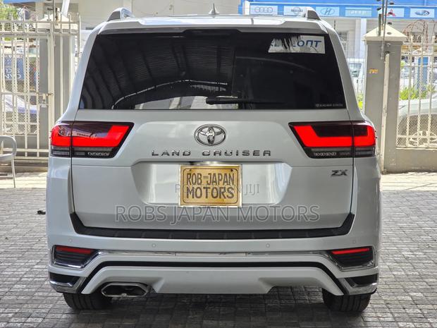 Toyota Land Cruiser 3.5 Petrol 4WD 2022 Pearl
