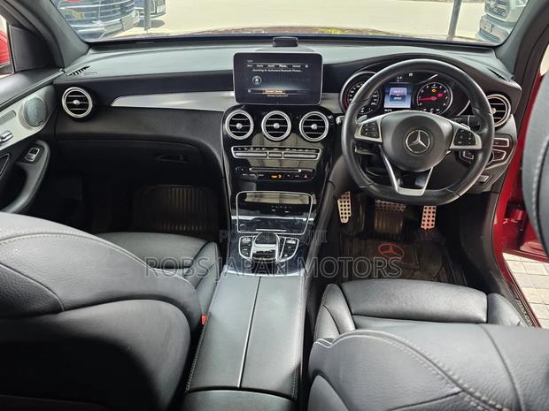 Mercedes-Benz GLC-Class GLC250 Sport Utility 4-Door (2.0L, 4cyl Turbo)