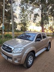 Toyota Hilux 2009 Gold for sale