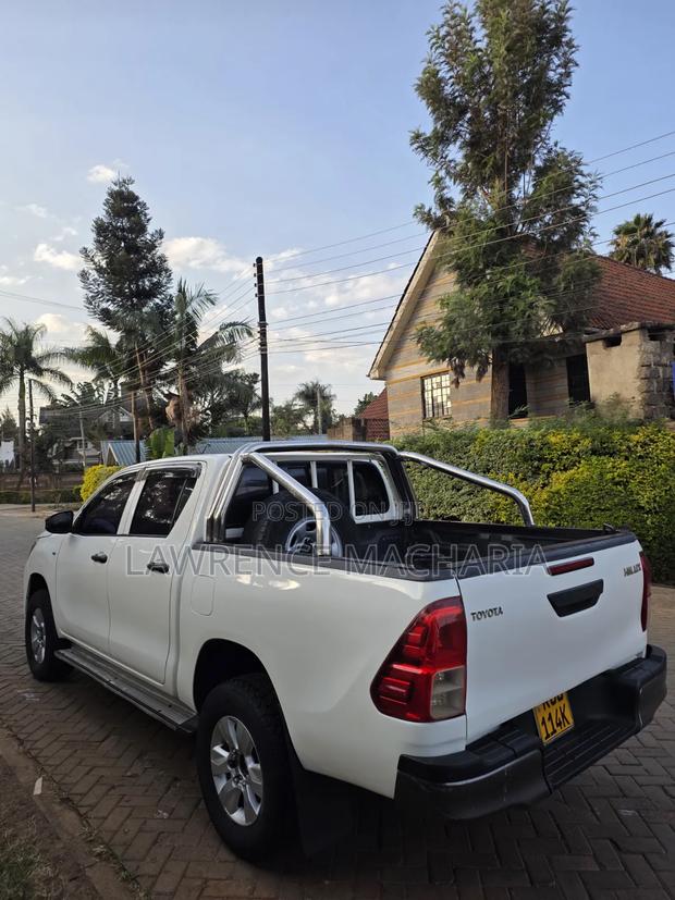 Toyota Hilux 2016 White