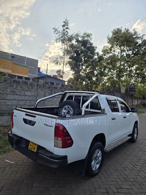 Toyota Hilux 2016 White