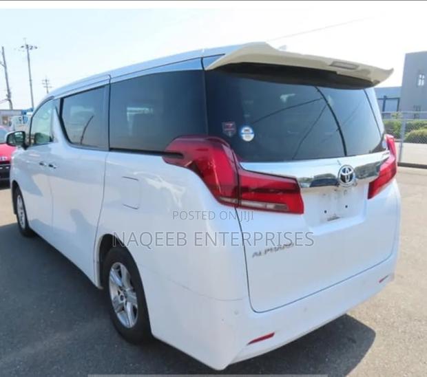 Toyota Alphard 2.5 Petrol FWD 2019 White