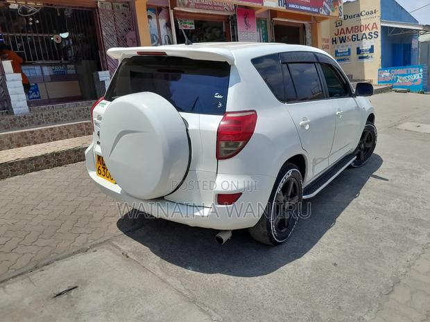 Toyota RAV4 2009 White