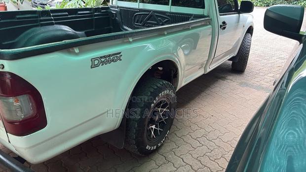 Isuzu D-MAX 2010 White