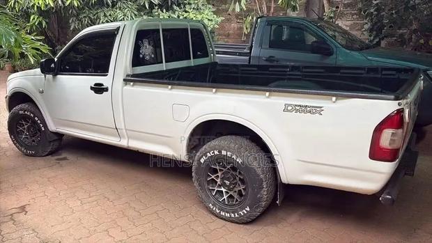 Isuzu D-MAX 2010 White