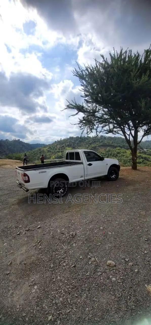 Isuzu D-MAX 2010 White