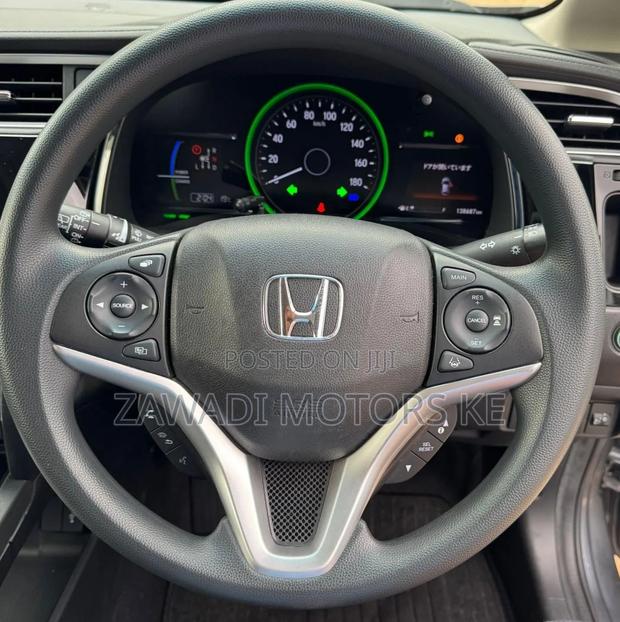 Honda Fit Shuttle 1.5 Hybrid 2WD 2019 Gray
