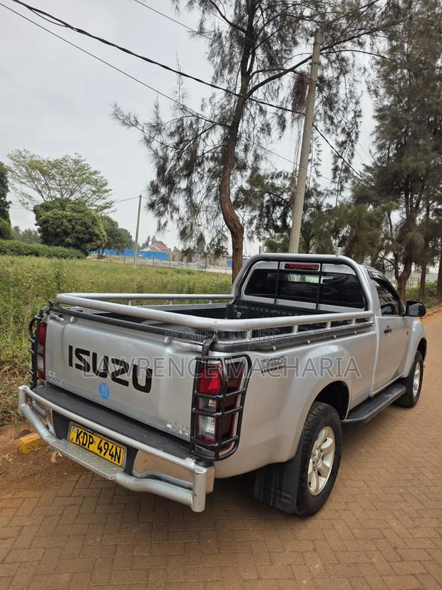 Isuzu D-MAX 2024 Silver