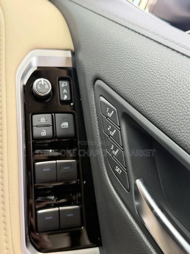 Toyota Land Cruiser LC300 2023 Burgundy