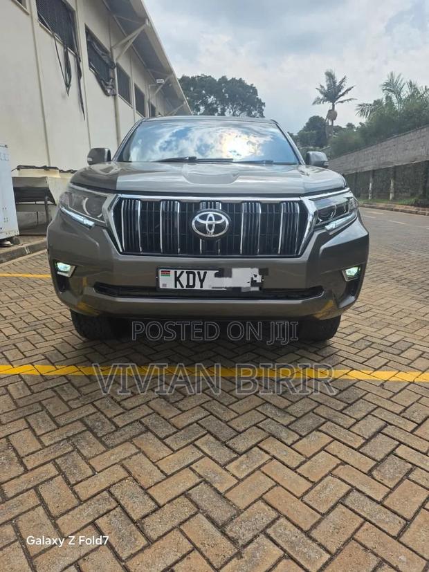 Toyota Land Cruiser Prado 2015 Gray