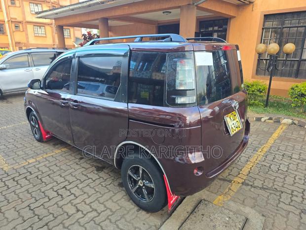 Toyota Sienta 2014 Maroon