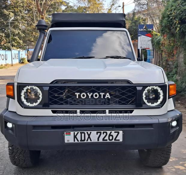 Toyota Land Cruiser 2012 White
