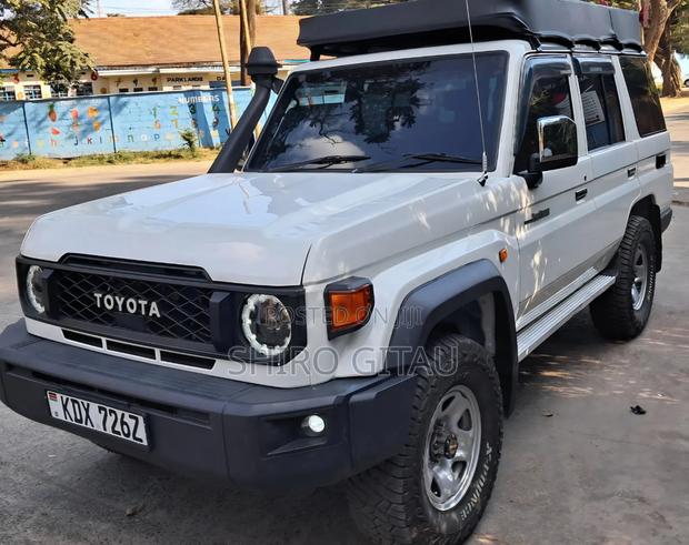 Toyota Land Cruiser 2012 White