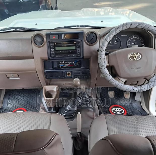 Toyota Land Cruiser 2012 White