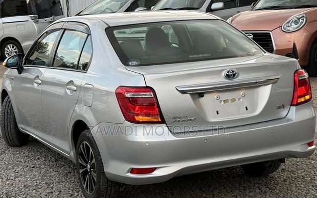 Toyota Axio 1.5 Hybrid G 2WD 2019 Silver