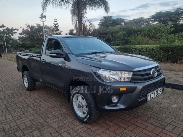 Toyota Hilux 2019 Gray