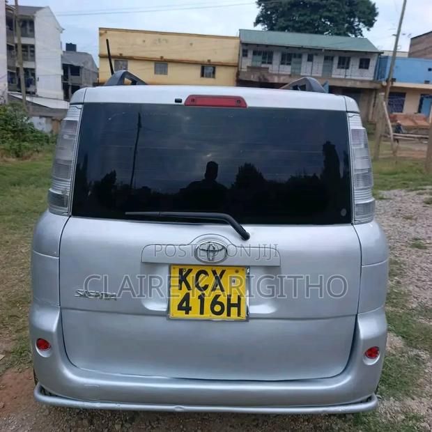 Toyota Sienta 1.5 FWD 2012 Silver