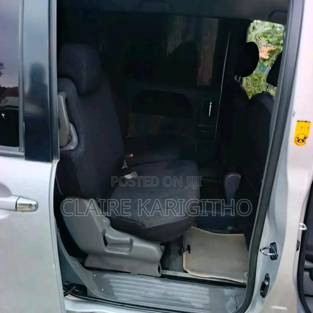 Toyota Sienta 1.5 FWD 2012 Silver