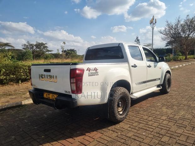 Isuzu D-MAX 2014 Off white