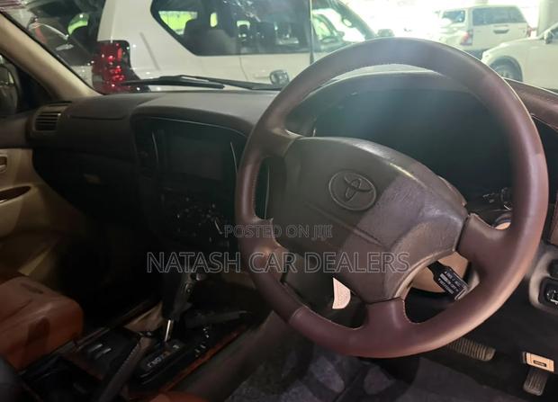 Toyota Land Cruiser 2002 Gray