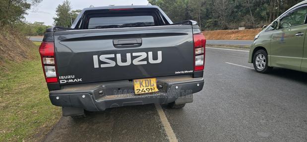Isuzu D-MAX 2023 Gray