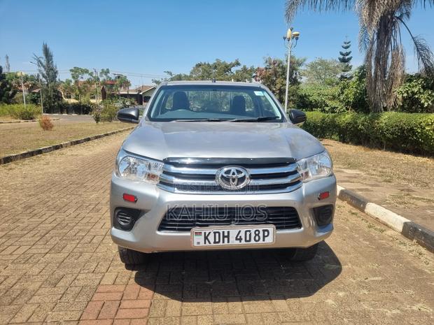Toyota Hilux 2015 Silver