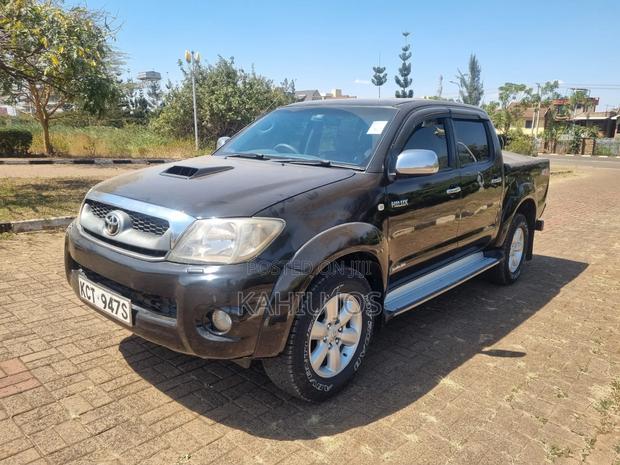 Toyota Hilux 2012 Black
