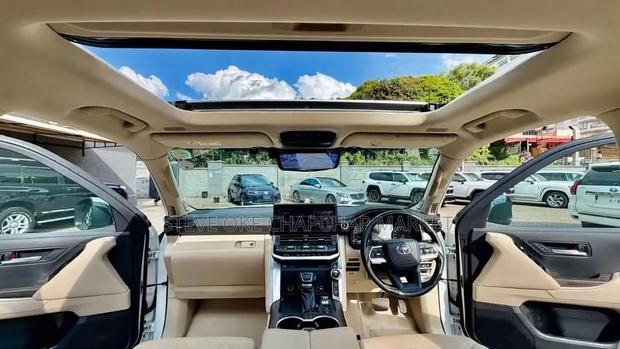 Toyota Land Cruiser LC300 2023 Beige