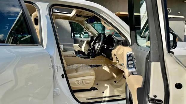 Toyota Land Cruiser LC300 2023 Beige