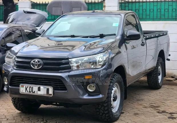Toyota Hilux 2016 Gray