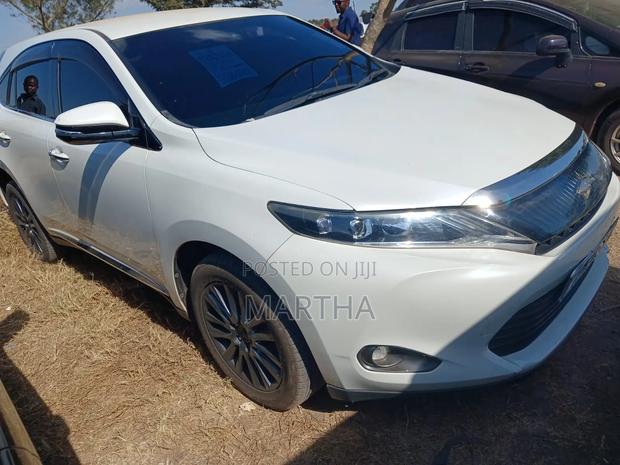Toyota Harrier 2.0 2014 White