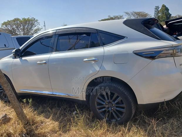 Toyota Harrier 2.0 2014 White
