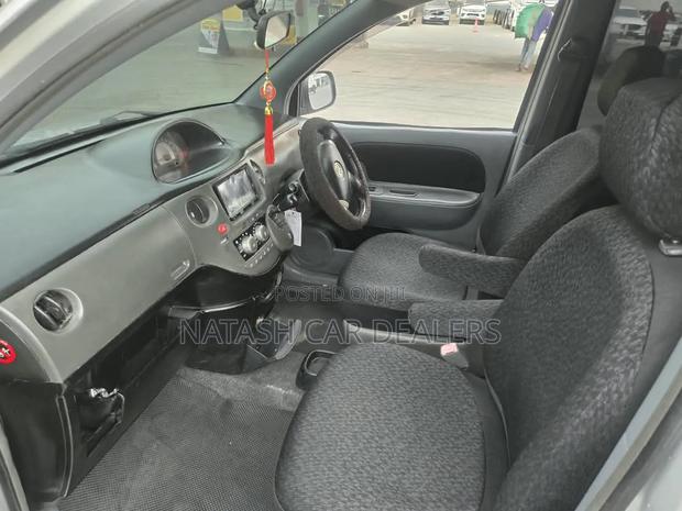 Toyota Sienta 2011 White