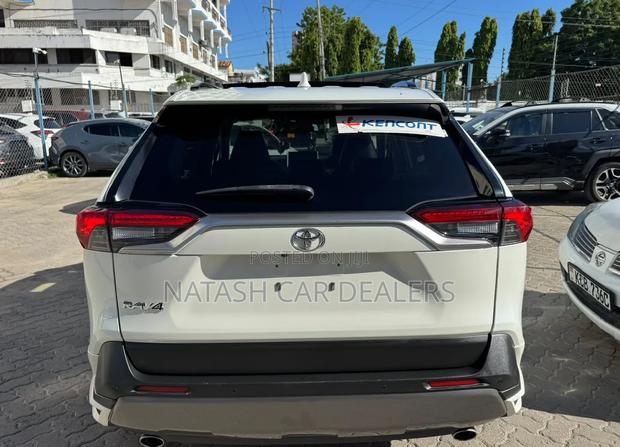 Toyota RAV4 2019 White