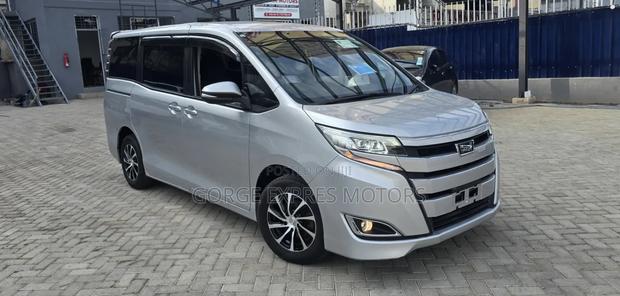 Toyota Noah 2019 Silver
