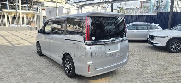 Toyota Noah 2019 Silver
