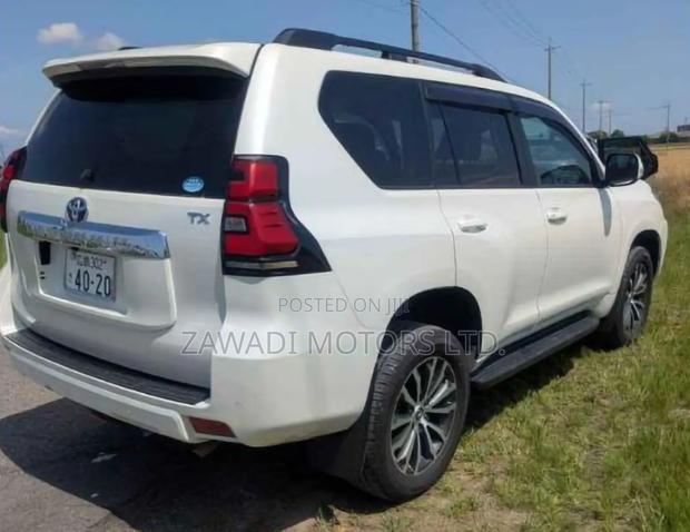Toyota Land Cruiser Prado 2.8 2019 White