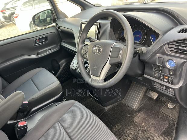 Toyota Voxy Hybrid V 2WD 7-Seater 2019 Silver