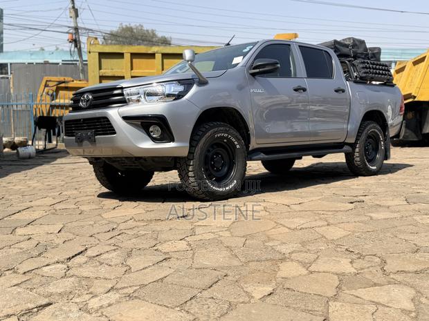Toyota Hilux Revo Double Cab Deisel 2.4 AWD 2019 Silver