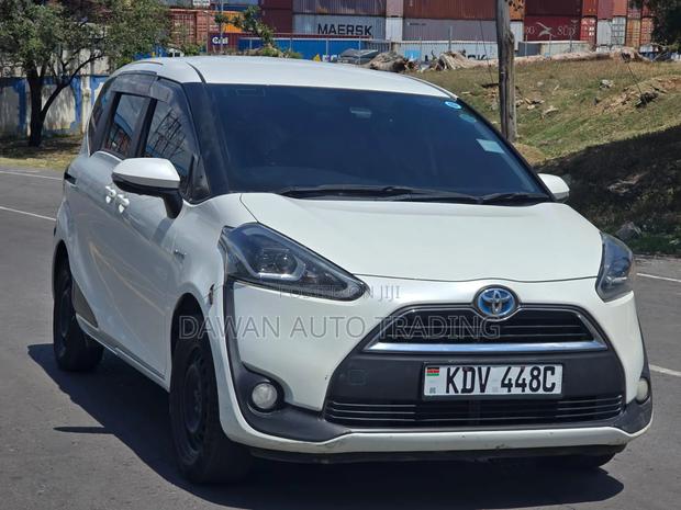 Toyota Sienta 2018 White
