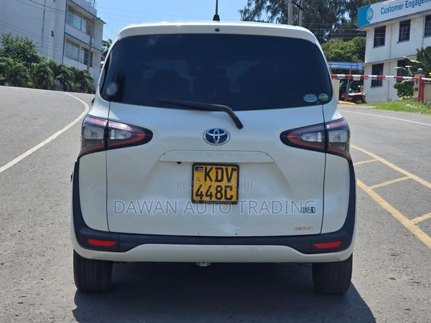 Toyota Sienta 2018 White