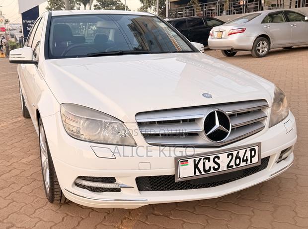 Mercedes-Benz C200 2011 White