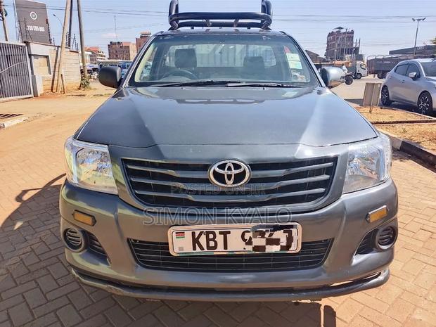 Toyota Hilux 2012 Gray