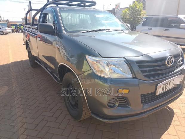 Toyota Hilux 2012 Gray