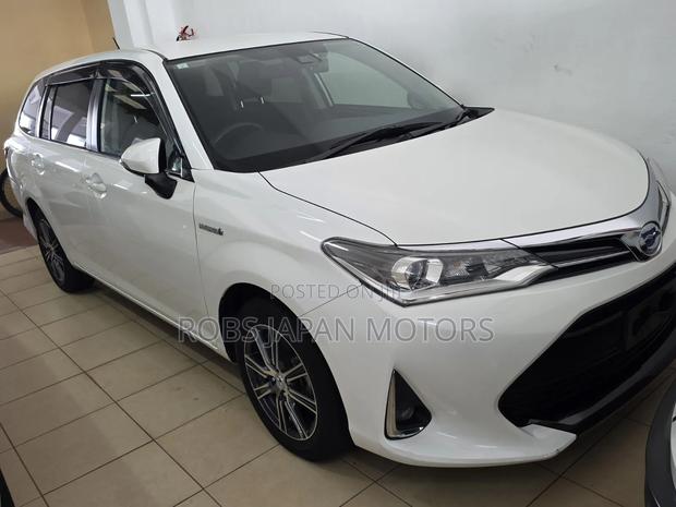Toyota Corolla Fielder 1.5 Hybrid FWD 2019 White
